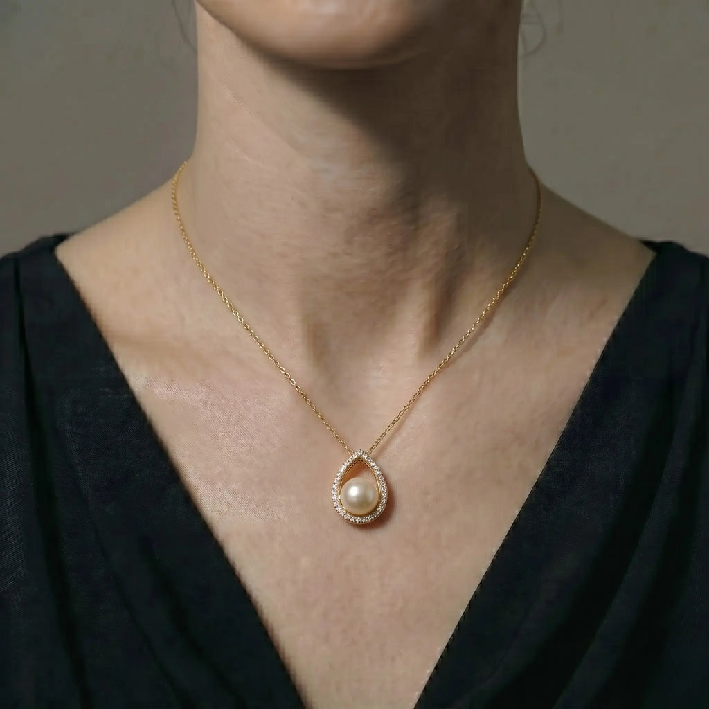 9-9.5mm Minimalist South Sea Pearl Pendant in Champagne Gold