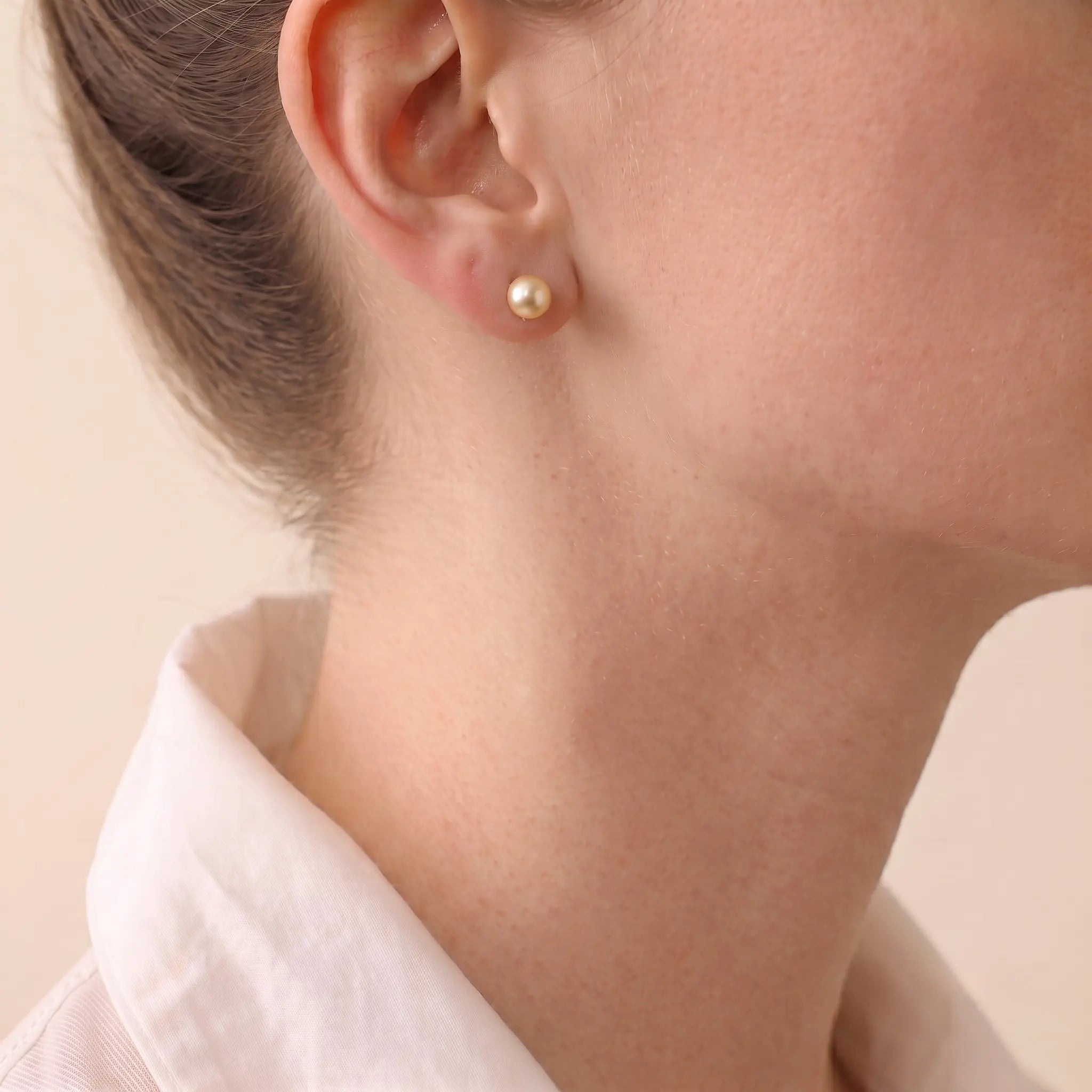 18K Gold 7-7.5mm Champagne Light Gold Akoya Pearl Stud Earrings
