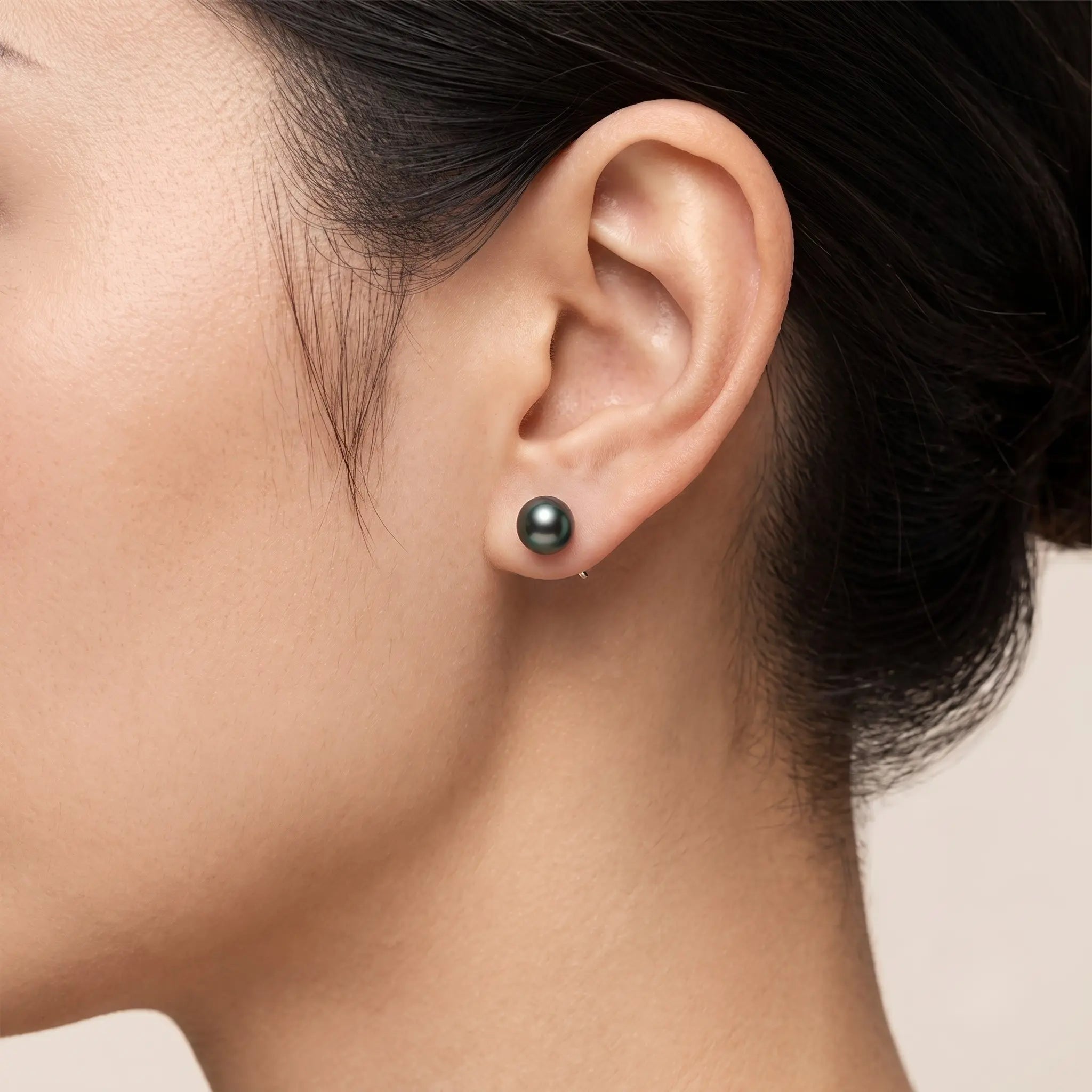 18K White Gold Tahitian Black Pearl Stud Earrings