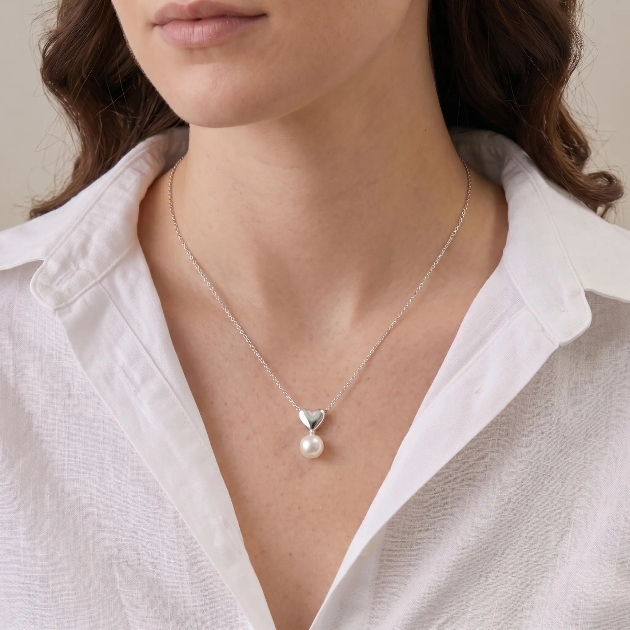 7-7.5mm Minimalist Heart Akoya Pearl Pendant Necklace