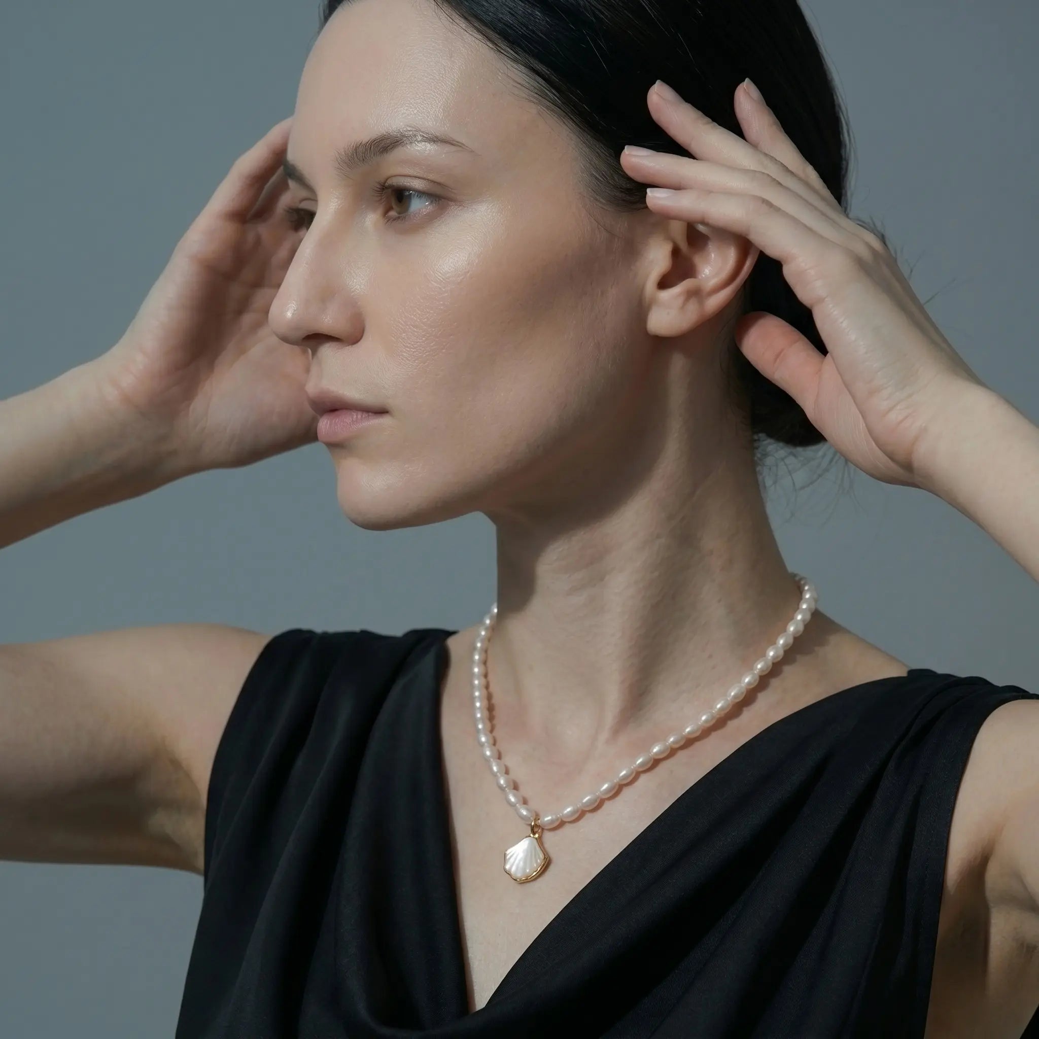AAA rice pearl necklace with shell pendant