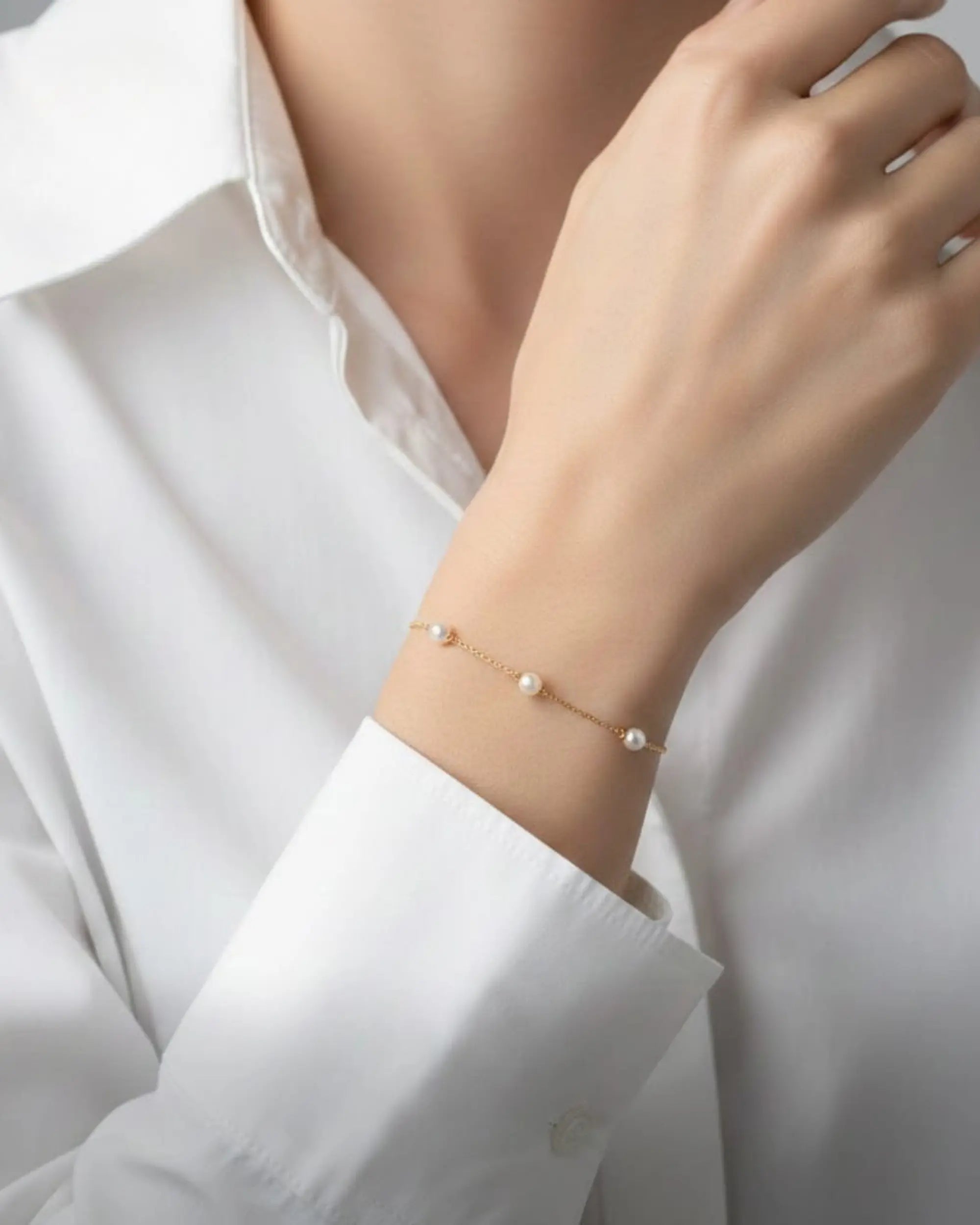 Astrina – 18K Solid Gold AAA+ Akoya Pearl Station Bracelet