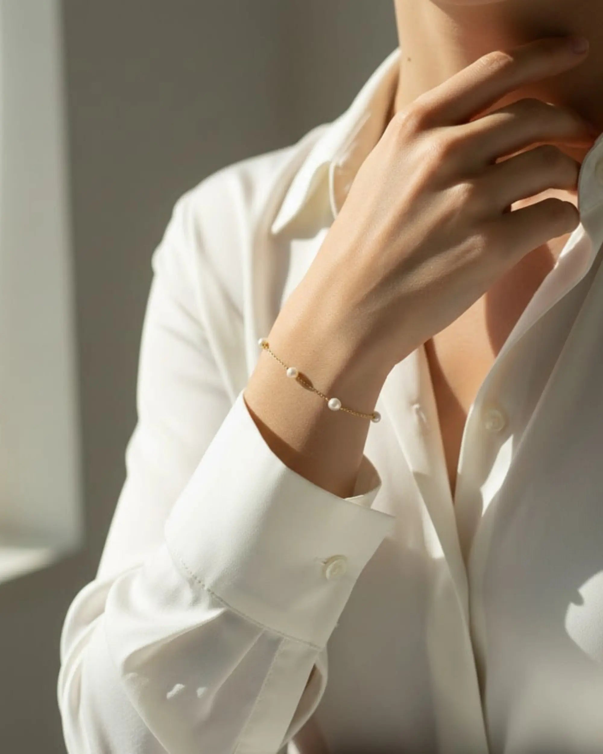 Astrina – 18K Solid Gold AAA+ Akoya Pearl Station Bracelet