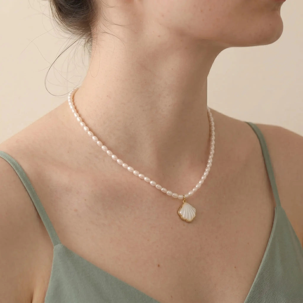 Bridesmaid Pearl Shell Necklace, 4-5mm Dainty White Freshwater Pearl Pendant Gift for Beach Wedding