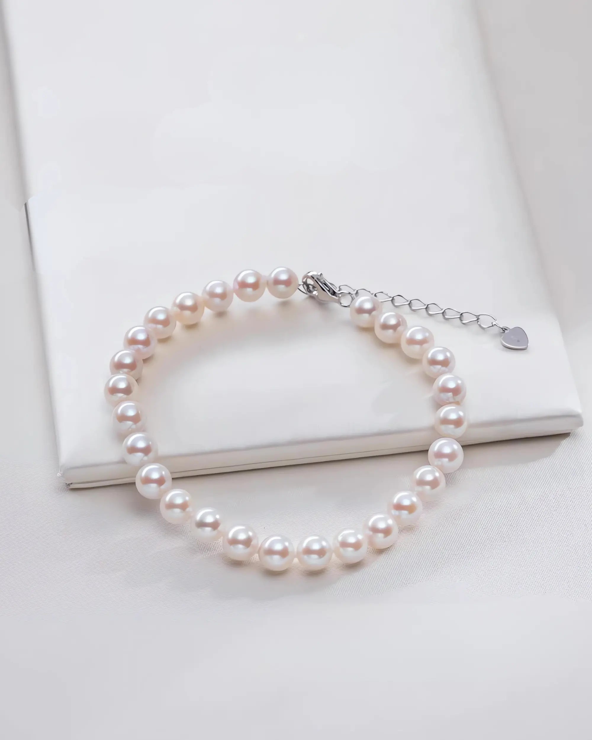 Celara – AAA Lustrous Natural White Freshwater Pearl Bracelet