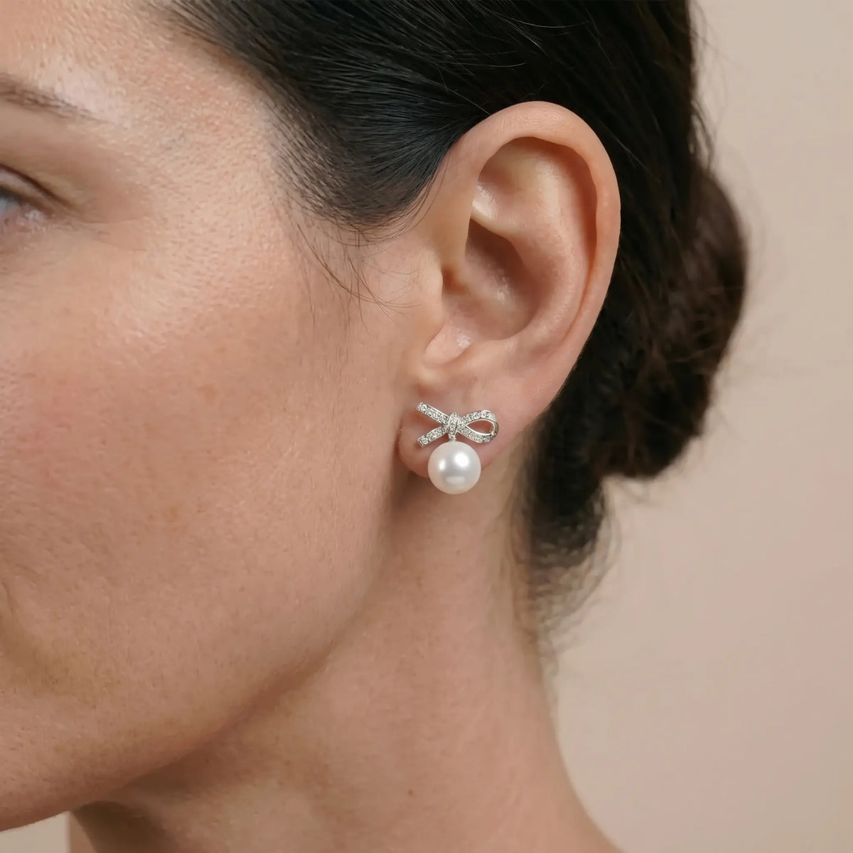 9–9.5mm White Edison Freshwater Pearl Bow Stud Earrings