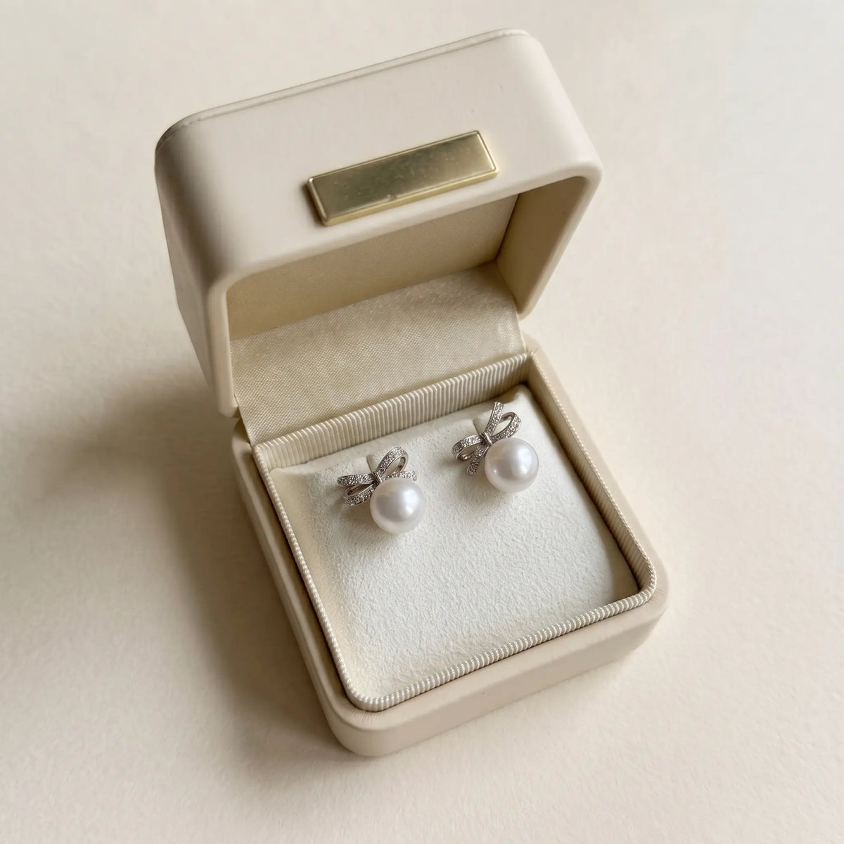 9–9.5mm White Edison Freshwater Pearl Bow Stud Earrings