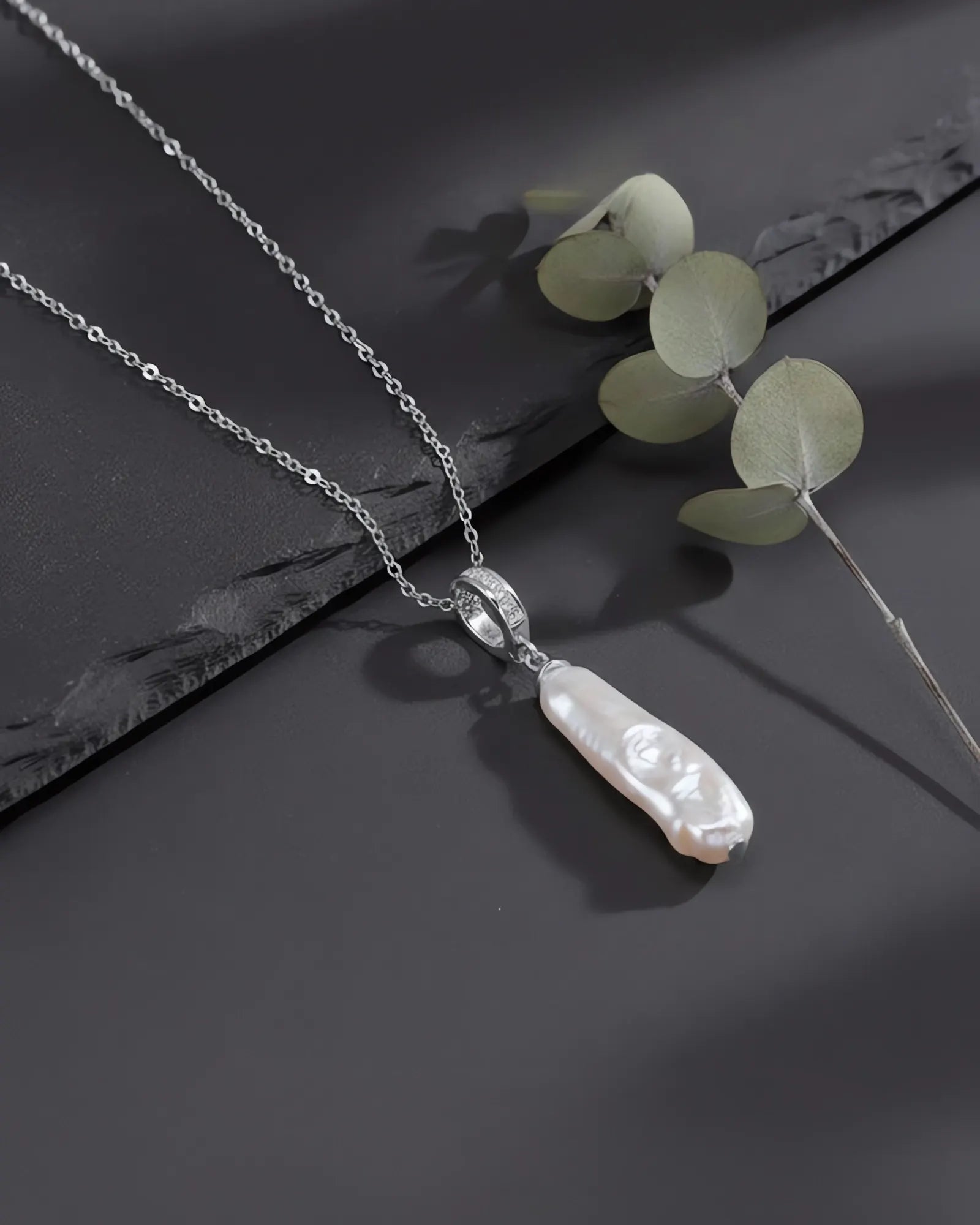 Eira – Natural Baroque Long Teardrop Detachable Pearl Pendant