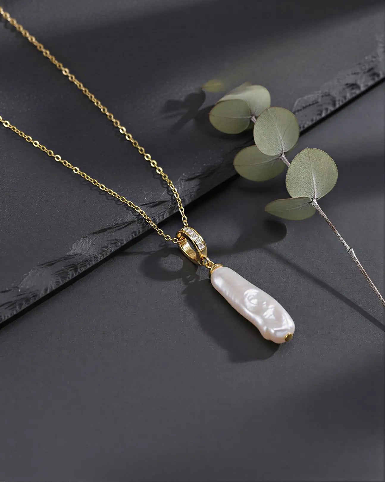 Eira – Natural Baroque Long Teardrop Detachable Pearl Pendant
