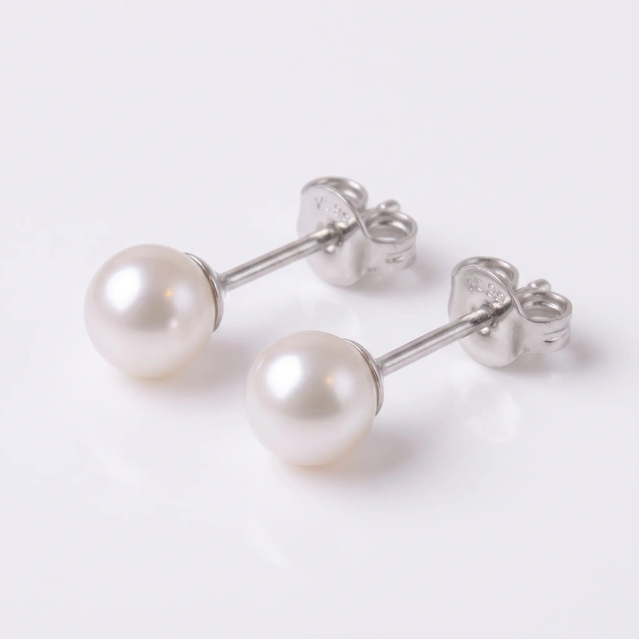 3-7.5mm 18K White Gold Japanese Akoya Pearl Stud Earrings