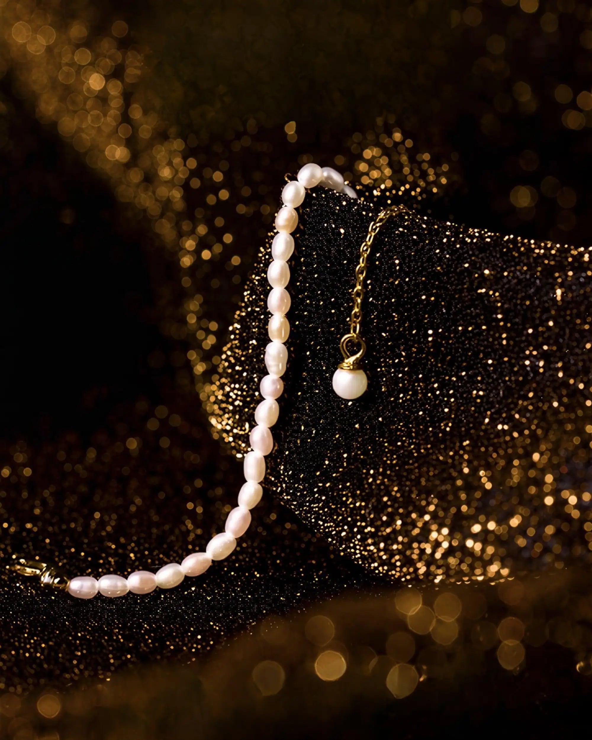 LINEAR - 18K Solid Gold & AAA Seed Asymmetrical Design Pearl Bracket