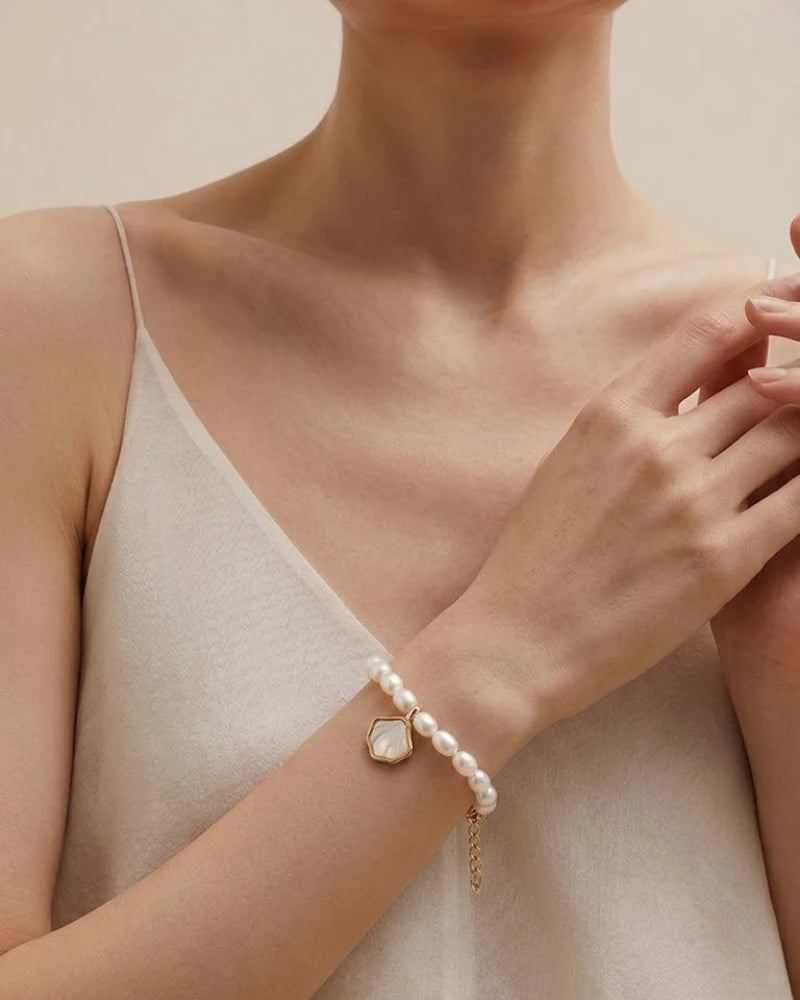 4-5mm Shell Freshwater Pearl Bracelet