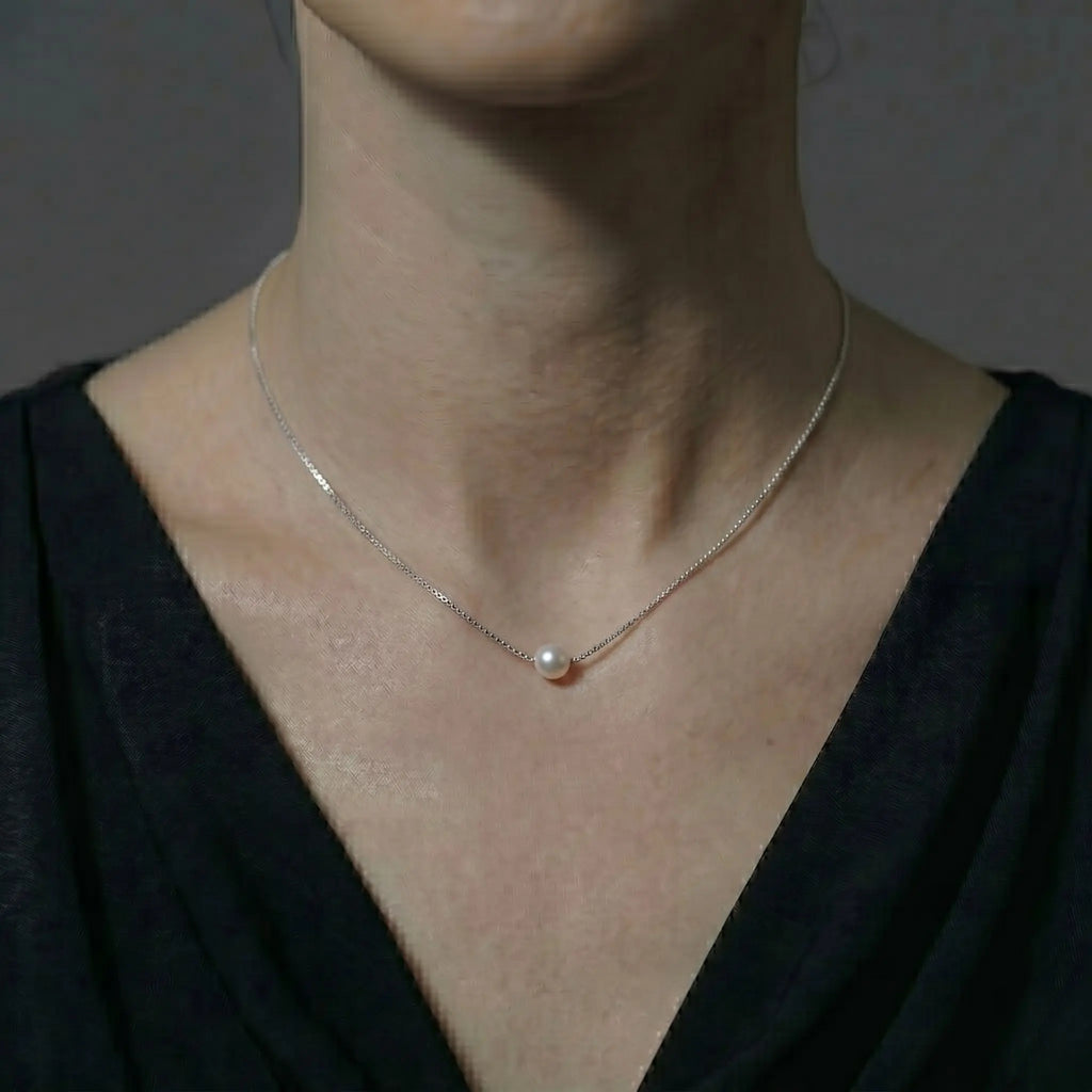 Minimalist 5-5.5mm Akoya Cultured Solitaire Pearl Pendant Necklace
