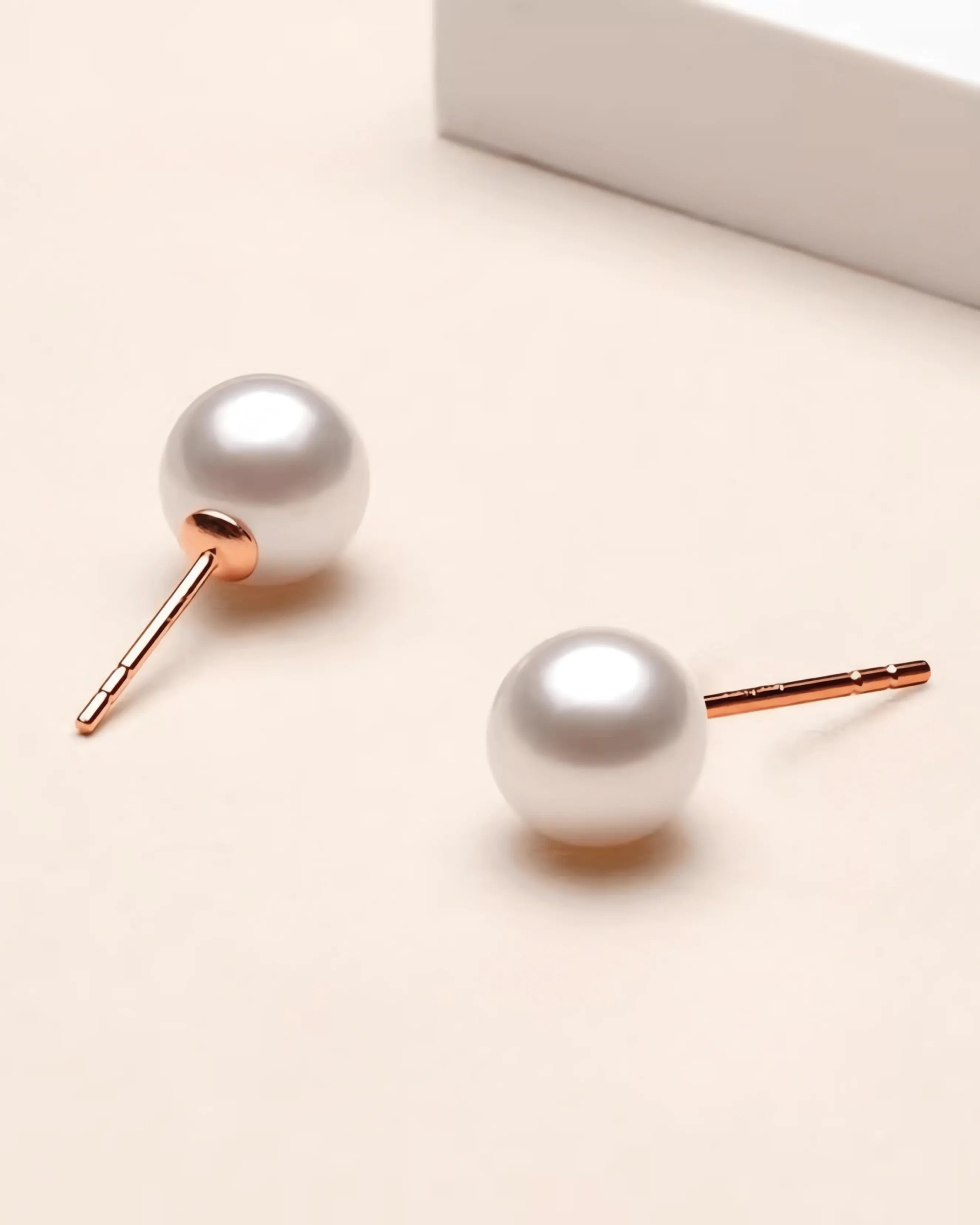 Nina – AAA Grade Luminous White Freshwater Pearl Stud Earrings 18K Solid Gold