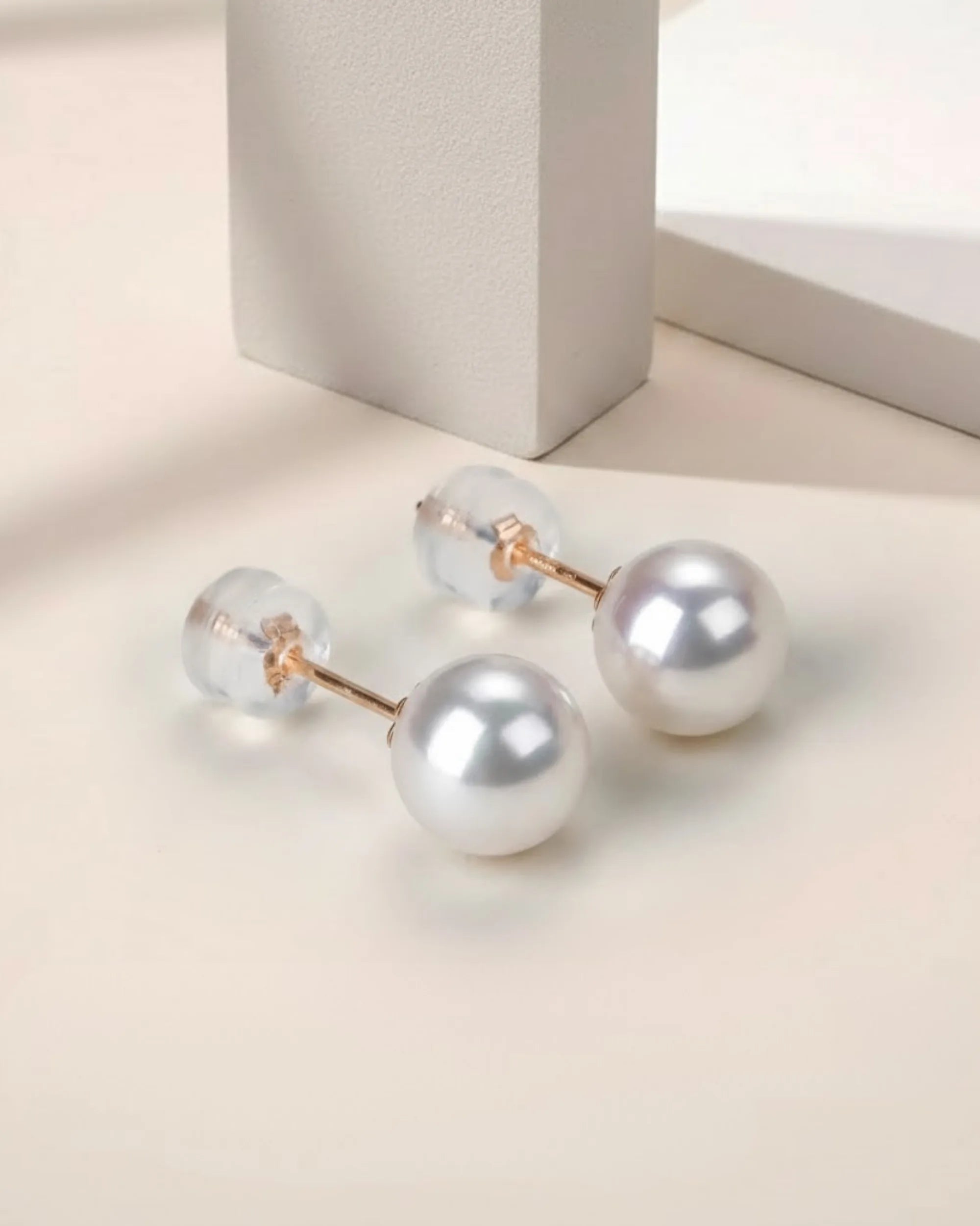 Nina – AAA Grade Luminous White Freshwater Pearl Stud Earrings 18K Solid Gold