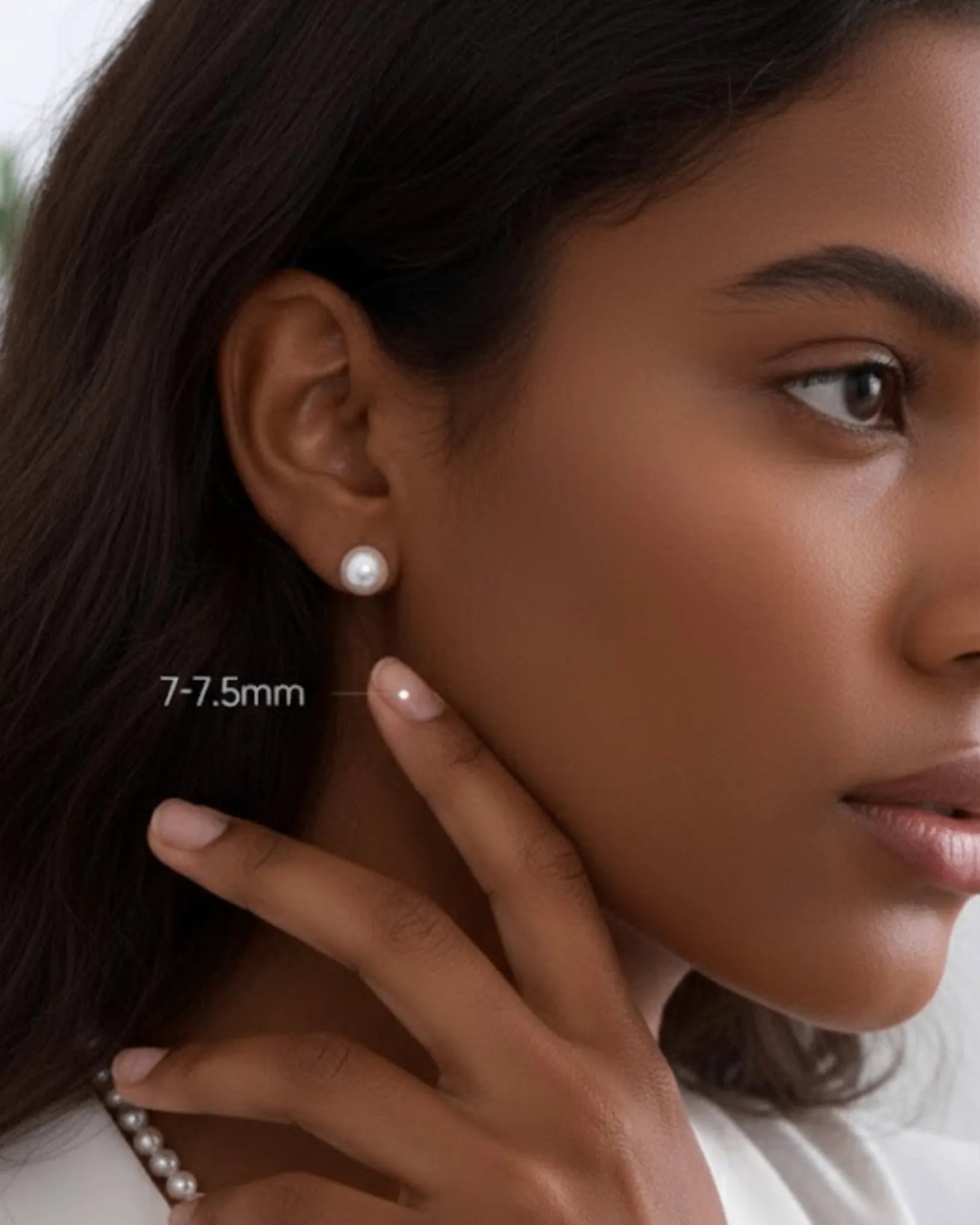 Nina – AAA Grade Luminous White Freshwater Pearl Stud Earrings 18K Solid Gold