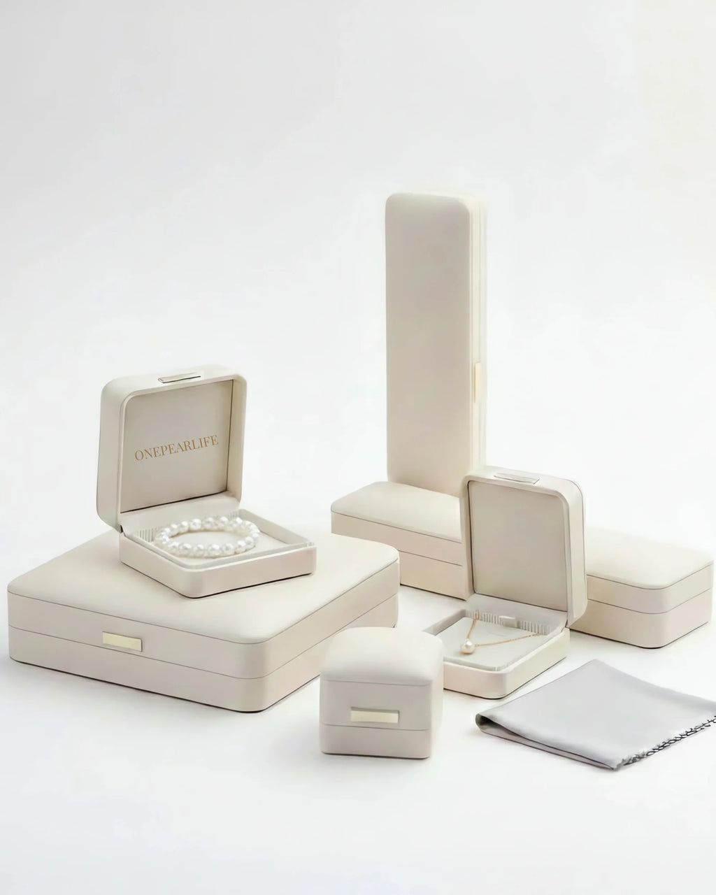 Astrina – 18K Solid Gold AAA+ Akoya Pearl Station Bracelet